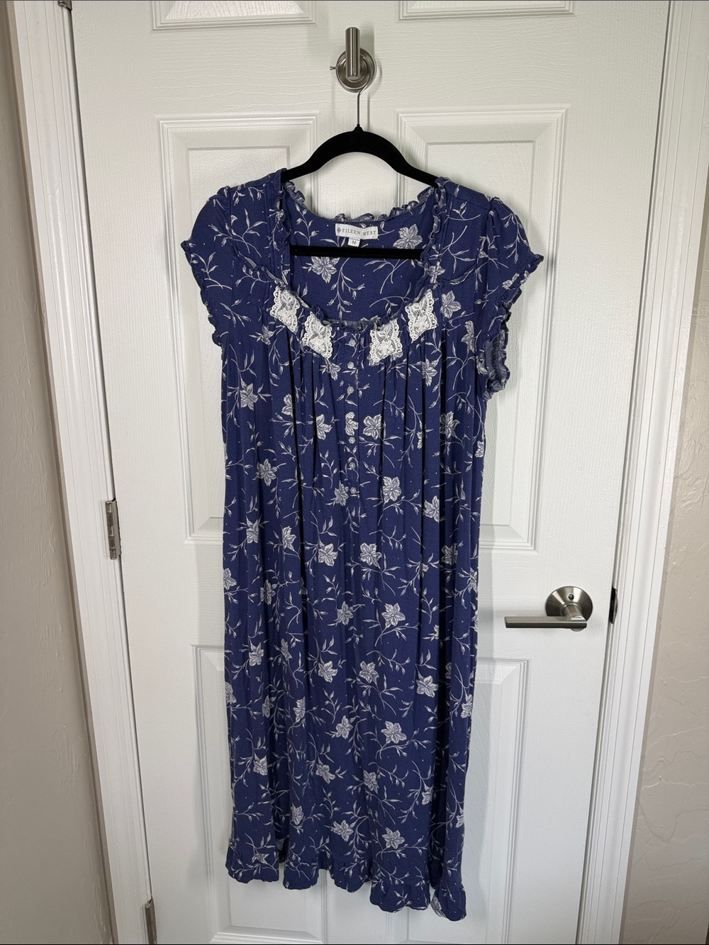 Eileen West blue floral cottage core prairie grandma nightgown size medium